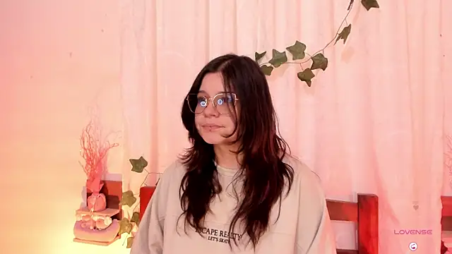 Snapshot of Mey_moon chatting on 02.15.25 Mey moon online show from 02.15.25