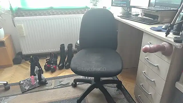 Snapshot of SissyLunaCD chatting on 01.31.25 SissyLunaCD online show from 01.31.25