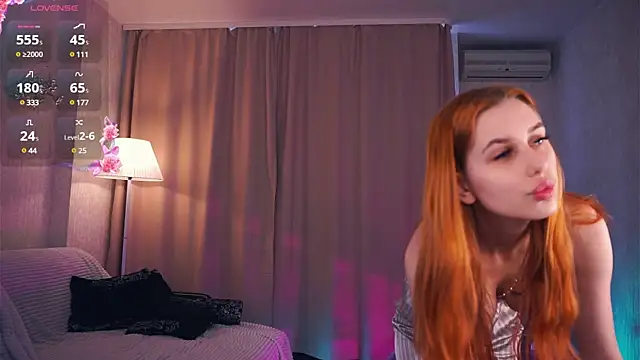 Snapshot of SofyBruno chatting on 03.06.25 SofyBruno online show from 03.06.25