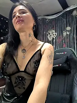 Snapshot of KikiXRed chatting on 02.04.25 KikiXRed online show from 02.04.25