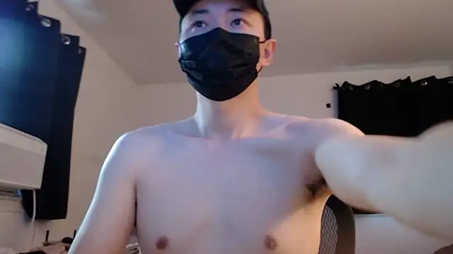 Snapshot of twbobo00715 chatting on 10.11.25 twbobo00715 online show from 10.11.25