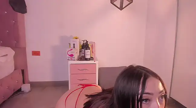 Snapshot of isa_red_hair chatting on 01.13.25 isa red hair online show from 01.13.25