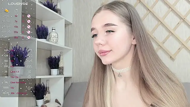 Snapshot of AutoBaby chatting on 10.01.25 AutoBaby online show from 10.01.25