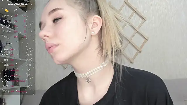 Snapshot of AutoBaby chatting on 10.31.25 AutoBaby online show from 10.31.25