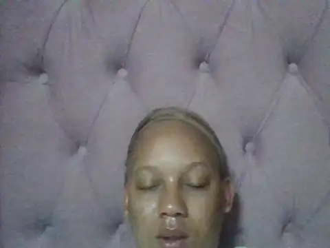 Snapshot of ShooingBunch chatting on 10.09.25 ShooingBunch online show from 10.09.25