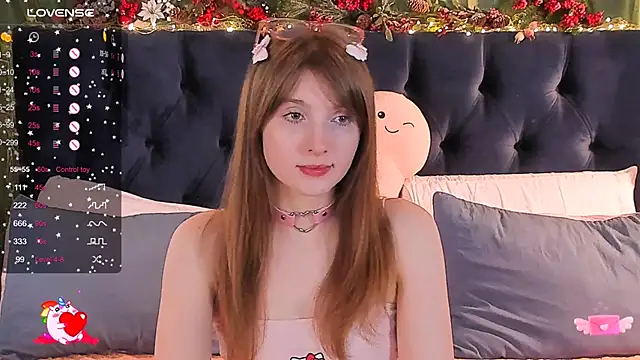 Snapshot of AliceLanley chatting on 01.28.25 AliceLanley online show from 01.28.25