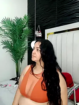 Snapshot of lucia_vonne_ chatting on 01.11.25 lucia vonne online show from 01.11.25