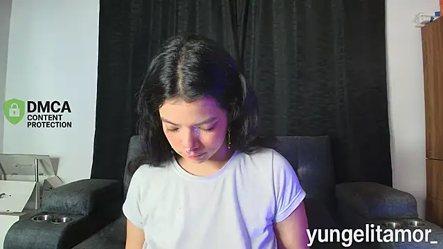 yungelitamor  online show from 09.28.25