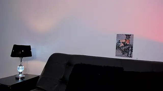 Snapshot of xhenisa_ chatting on 02.01.25 xhenisa online show from 02.01.25