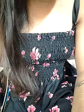 Snapshot of Roshni_98 chatting on 02.10.25 Roshni 98 online show from 02.10.25