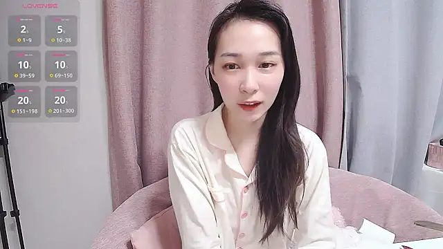 Snapshot of tw_Sutew chatting on 03.10.25 tw Sutew online show from 03.10.25