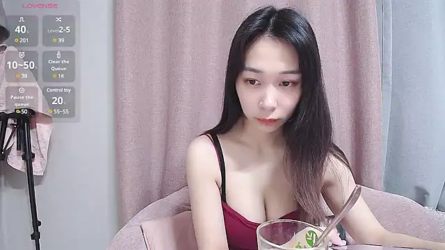 Snapshot of tw_Sutew chatting on 03.19.25 tw Sutew online show from 03.19.25