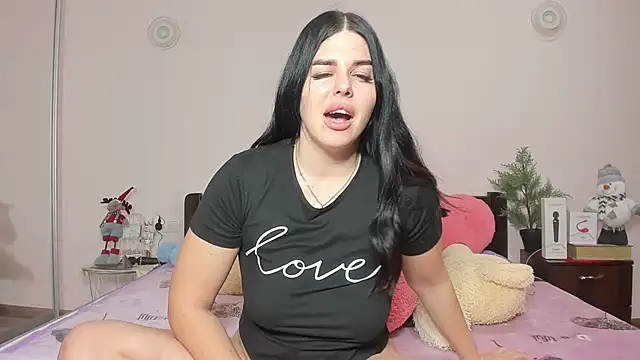 Snapshot of Annatrybebetter chatting on 12.20.24 Annatrybebetter online show from 12.20.24