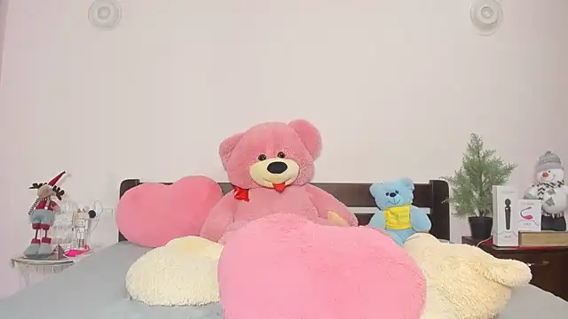 Snapshot of Annatrybebetter chatting on 12.26.24 Annatrybebetter online show from 12.26.24