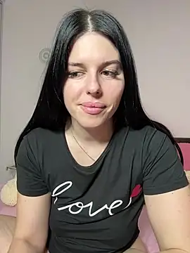 Snapshot of Annatrybebetter chatting on 02.05.25 Annatrybebetter online show from 02.05.25