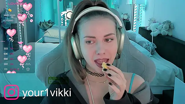 Snapshot of Vikki_Cheese chatting on 12.16.24 Vikki Cheese online show from 12.16.24