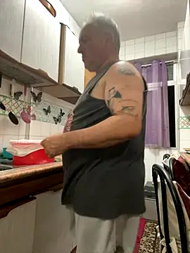 Snapshot of Russirayu chatting on 09.19.25 Russirayu online show from 09.19.25