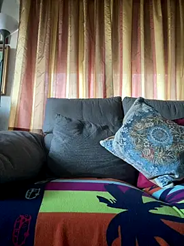 Snapshot of Russirayu chatting on 10.13.25 Russirayu online show from 10.13.25