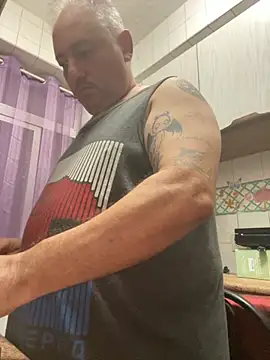 Snapshot of Russirayu chatting on 10.14.25 Russirayu online show from 10.14.25