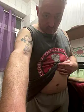 Snapshot of Russirayu chatting on 10.29.25 Russirayu online show from 10.29.25