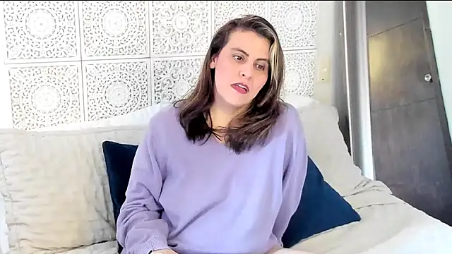 Snapshot of V_monse chatting on 01.21.25 V monse online show from 01.21.25