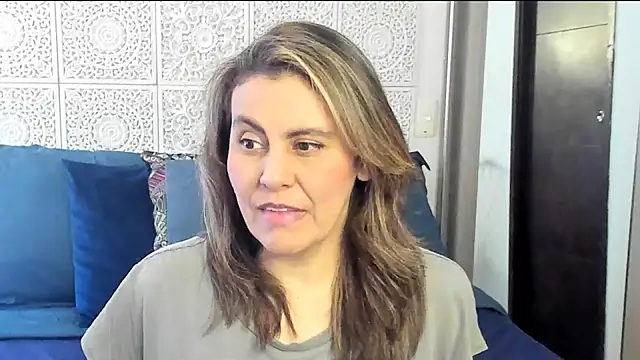 Snapshot of V_monse chatting on 01.30.25 V monse online show from 01.30.25