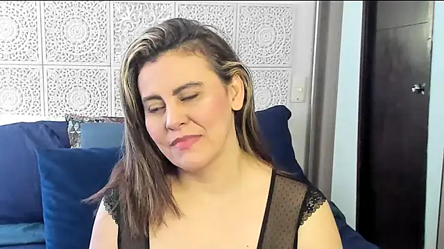 Snapshot of V_monse chatting on 02.01.25 V monse online show from 02.01.25