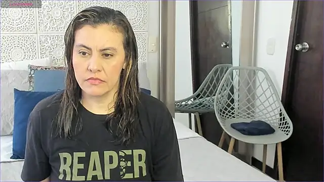 Snapshot of V_monse chatting on 02.16.25 V monse online show from 02.16.25