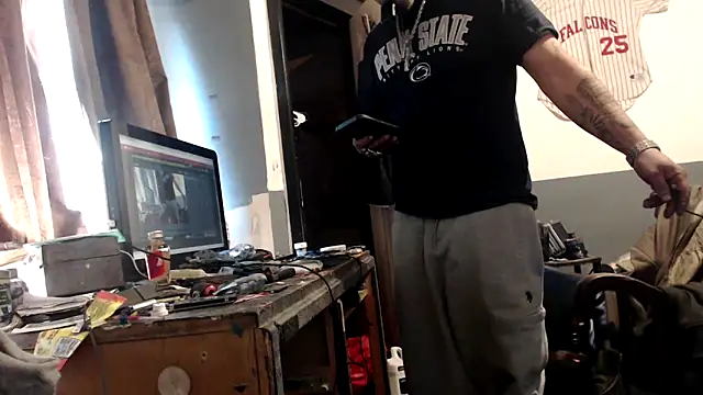 Snapshot of sledge901 chatting on 11.04.25 sledge901 online show from 11.04.25