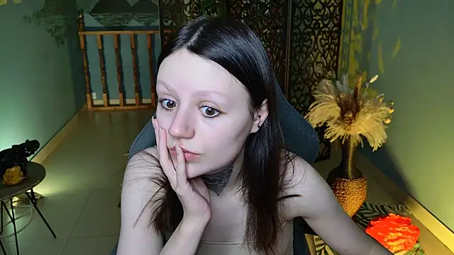 Snapshot of VeliraBraitberg chatting on 12.21.24 VeliraBraitberg online show from 12.21.24