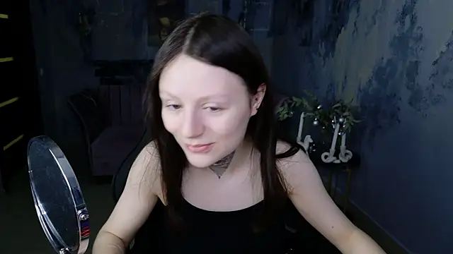 Snapshot of VeliraBraitberg chatting on 12.28.24 VeliraBraitberg online show from 12.28.24