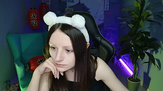 Snapshot of VeliraBraitberg chatting on 12.29.24 VeliraBraitberg online show from 12.29.24