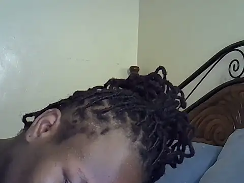 Snapshot of Sonnia_ chatting on 03.18.25 Sonnia online show from 03.18.25