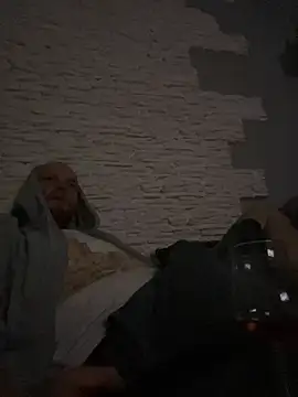 Snapshot of lolson119 chatting on 01.01.25 lolson119 online show from 01.01.25