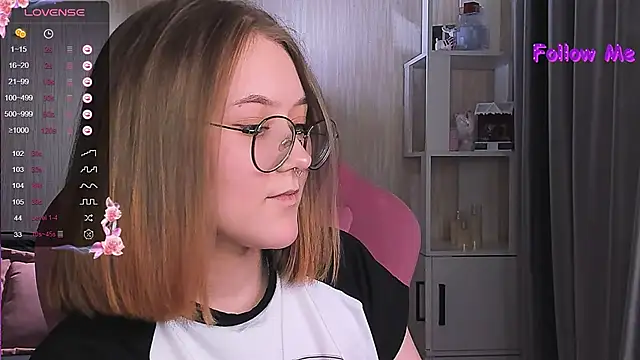 Snapshot of bunny_bubble chatting on 12.28.24 bunny bubble online show from 12.28.24