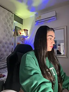 Snapshot of ZarahEvans chatting on 10.10.25 ZarahEvans online show from 10.10.25