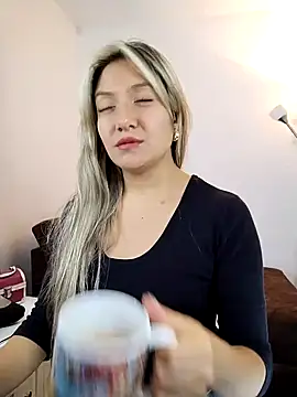 Snapshot of valeriahunter1 chatting on 12.17.24 valeriahunter1 online show from 12.17.24