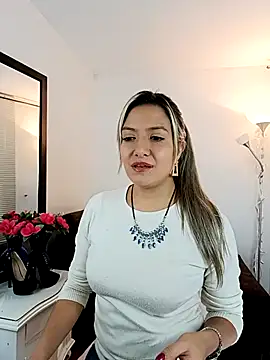 Snapshot of valeriahunter1 chatting on 02.13.25 valeriahunter1 online show from 02.13.25