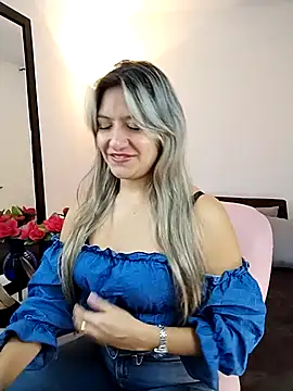 Snapshot of valeriahunter1 chatting on 09.27.25 valeriahunter1 online show from 09.27.25