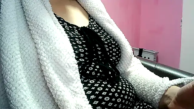 Snapshot of Lucinka1 chatting on 12.08.24 Lucinka1 online show from 12.08.24