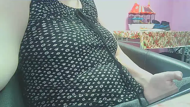 Snapshot of Lucinka1 chatting on 01.06.25 Lucinka1 online show from 01.06.25