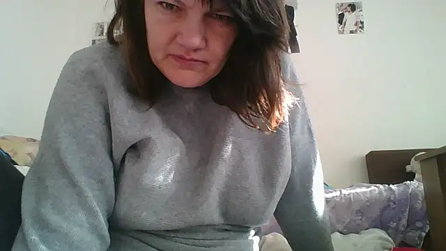 Snapshot of Lucinka1 chatting on 03.05.25 Lucinka1 online show from 03.05.25