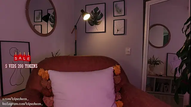 Snapshot of JulietteDee chatting on 01.14.25 JulietteDee online show from 01.14.25