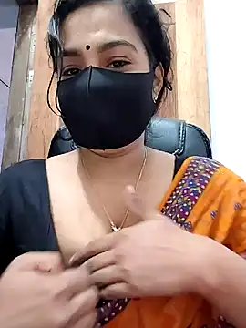 Snapshot of Ritusri_Dotta chatting on 12.18.24 Ritusri Dotta online show from 12.18.24