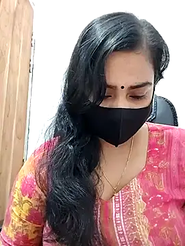 Snapshot of Ritusri_Dotta chatting on 12.25.24 Ritusri Dotta online show from 12.25.24