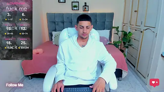 Snapshot of Alex_cute77 chatting on 01.11.25 Alex cute77 online show from 01.11.25