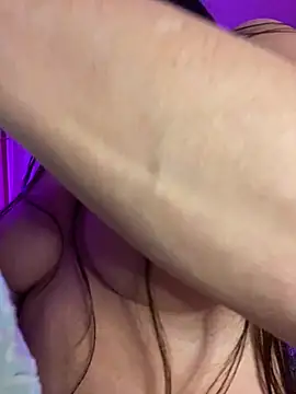 Snapshot of karrola chatting on 03.13.25 karrola online show from 03.13.25