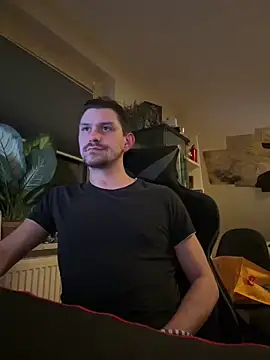 Snapshot of Shaiiboy chatting on 02.02.25 Shaiiboy online show from 02.02.25