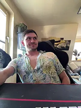 Snapshot of Shaiiboy chatting on 03.20.25 Shaiiboy online show from 03.20.25