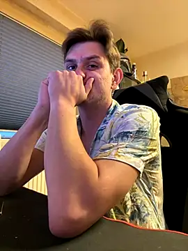 Snapshot of Shaiiboy chatting on 09.18.25 Shaiiboy online show from 09.18.25